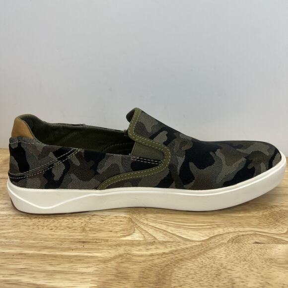 OluKai Shoes Sneakers Mens Size 10 Green Camo Lae\'ahi Pa\'i Slip-On 10444-6ZKE